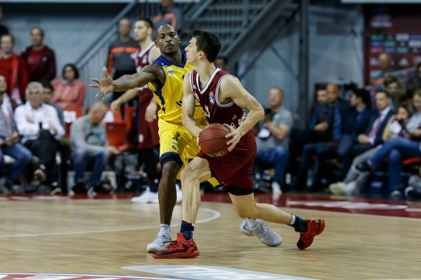 赢得比赛的 赢得比赛的